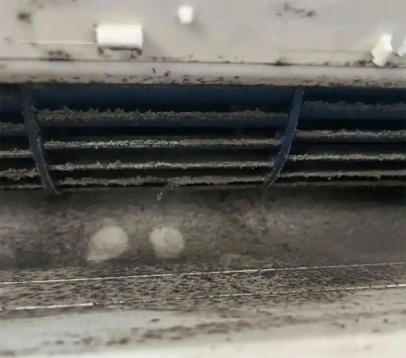 新源空调吹的风有股烧焦味是怎么回事